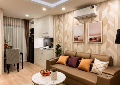 คอนโดนี้ มีห้องนอน 1 ห้องนอน  อยู่ในโครงการ คอนโดมิเนียมชื่อ Siam Oriental Dream Pratumnak 