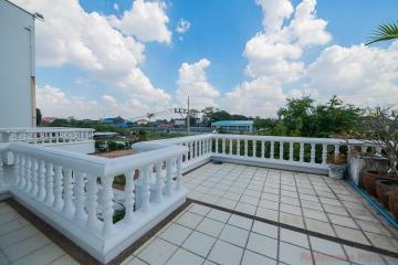 5 Bed House For Sale In North Pattaya