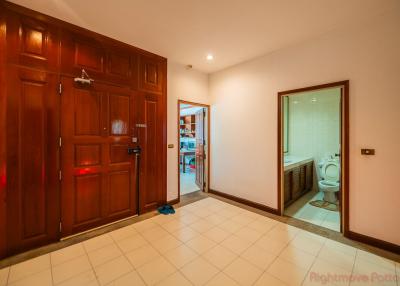5 Bed House For Sale In North Pattaya