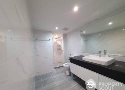 2-BR Condo at Silom Condominium near BTS Sala Daeng