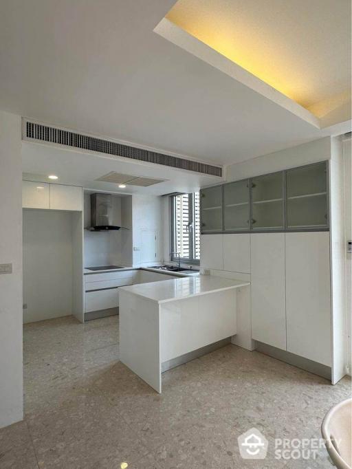 4-BR Townhouse at The Lofts Sathorn near MRT Khlong Toei