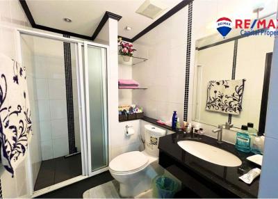 Modern bathroom with a glass shower cabin and a large mirror