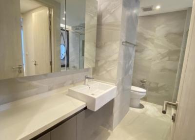 Modern bathroom with neutral tones and sleek finishings