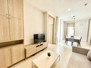 Bright and modern living room with dining area