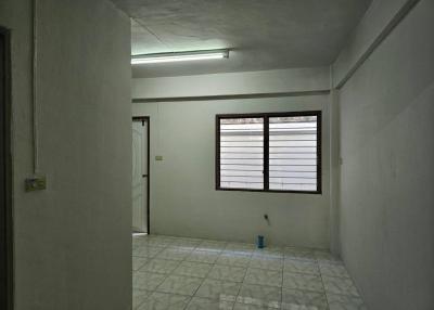 Sparse unfurnished room with tiled floor and window