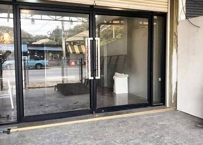 Building for sale and rent in Pathum Thani