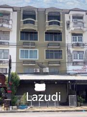 Building for sale and rent in Pathum Thani
