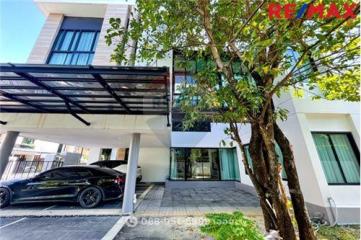 367 Sqm., 4 Beds House listed for ฿ 26,500,000.