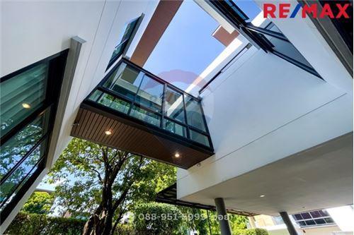 367 Sqm., 4 Beds House listed for ฿ 26,500,000.