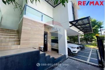 367 Sqm., 4 Beds House listed for ฿ 26,500,000.