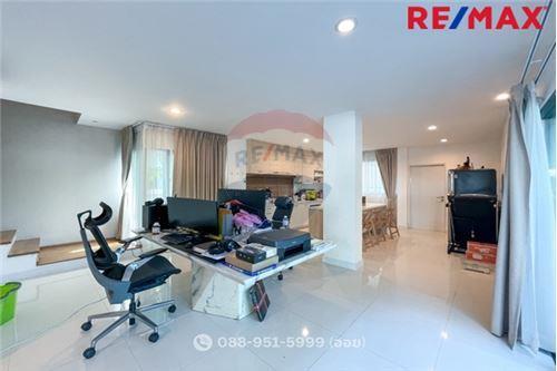 367 Sqm., 4 Beds House listed for ฿ 26,500,000.