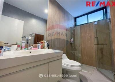 367 Sqm., 4 Beds House listed for ฿ 26,500,000.