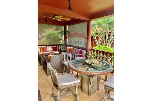 Seaside Retreat: 3 Bedrooms Beachfront Villa In Bang Por - 920121060-34