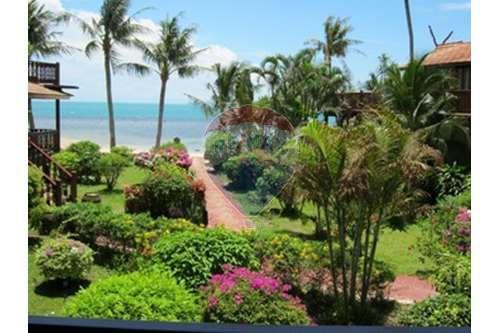 Seaside Retreat: 3 Bedrooms Beachfront Villa In Bang Por - 920121060-34