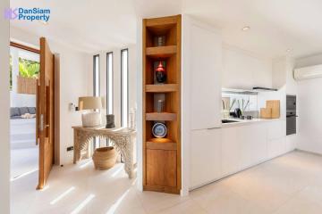 Exceptional 5-Bedroom Samui Sea-view Villa in Laem Set