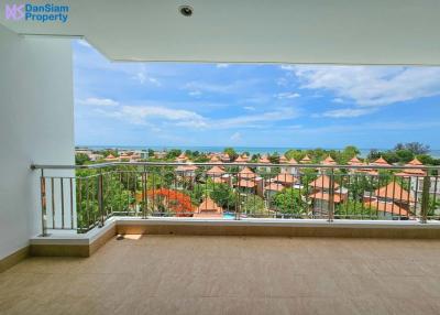 Large Seaview Beachfront Condo in Hua Hin at The Boathouse