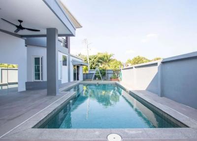 Four-Bedroom Residence with Private Pool: Sansaran Mod Chic, Nong Khwai
