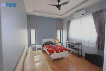 Brand New 4-Bedroom Luxury Pool Villa at Hua Hin Soi112