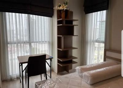 2 bed Condo in Rhythm Rangnam Thanonphayathai Sub District C020700