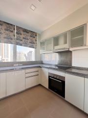 3 bed Condo in Millennium Residence Khlongtoei Sub District C020697