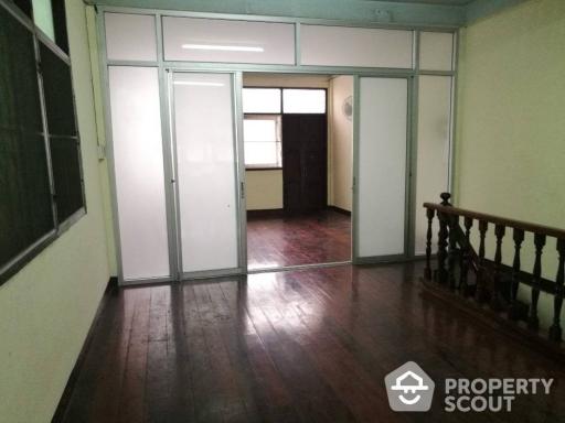 Commercial for Rent in Chong Nonsi