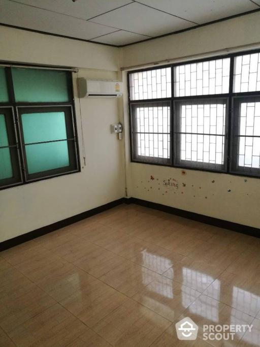 Commercial for Rent in Chong Nonsi