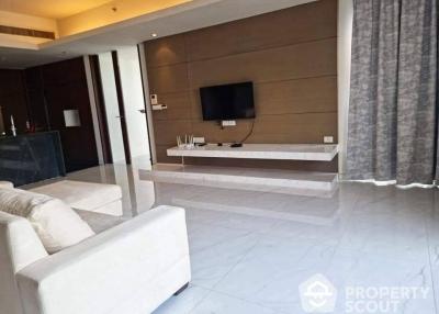 2-BR Condo at Hansar Rajdamri Condominium near BTS Ratchadamri