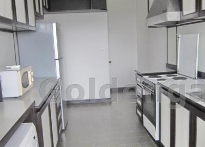 3-Bedrooms apartment with balcony - Phaholyothin (Ari BTS)
