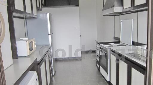 3-Bedrooms apartment with balcony - Phaholyothin (Ari BTS)