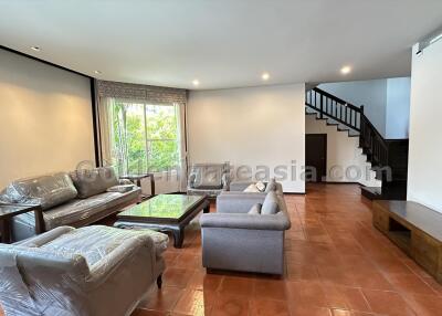 3-Bedroom Modern House in small compound with swimming pool - Petchburi Road / Ekkamai