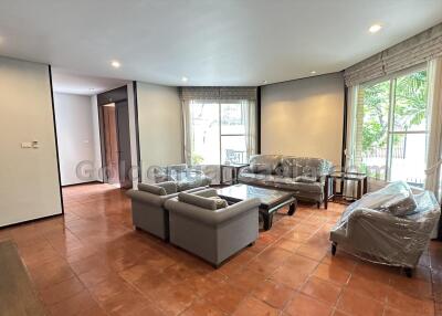 3-Bedroom Modern House in small compound with swimming pool - Petchburi Road / Ekkamai