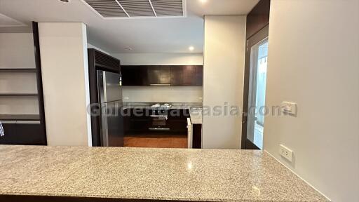 3-Bedroom Modern House in small compound with swimming pool - Petchburi Road / Ekkamai