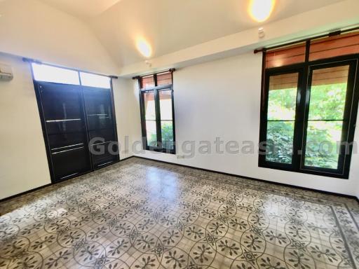 Beautiful 4-Bedrooms House with Large Garden - Rama 9