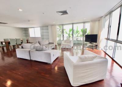 Spacious 3-Bedrooms Apartment - Sathorn Close to BTS St.Louis