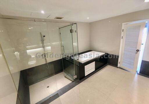 4-Bedrooms Duplex Condo - Sathorn (Saladaeng BTS and Lumphini MRT)