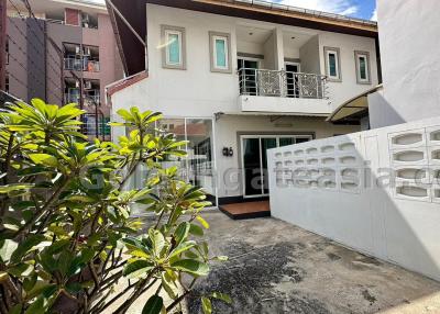 2-Bedroom Single House in small secure compound - Rama IV