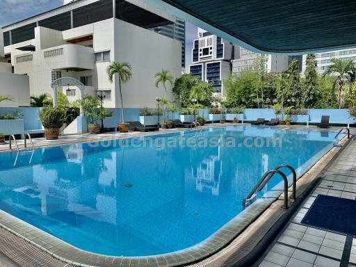 5-Bedrooms modern townhouse with pool For Rent - Sathorn