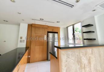 Modern 3-Bedrooms Townhouse in Secure Compound - Sathorn