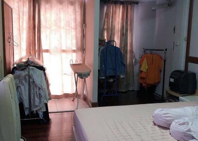 4-BR Townhouse near MRT Huai Khwang