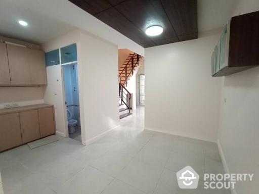 3-BR Townhouse in Chong Nonsi