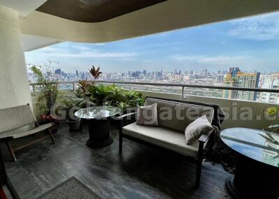 Beautiful 3-Bedrooms condo on high floor with big balconies - Sukhumvit soi 11