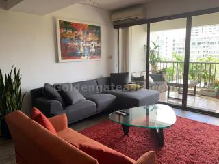 Spacious 3-Bedroom Apartment with big balcony- Sukhumvit Nana-Asoke BTS/MRT