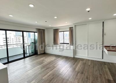 Newly renovated Big 3-Bedrooms Condo - Sukhumvit soi 11