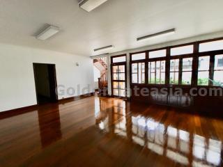 Single House / Home-Office close to Asoke BTS