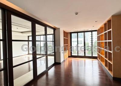 Modern luxurious 4-Bedrooms plus Study Apartment - Sukhumvit soi 31