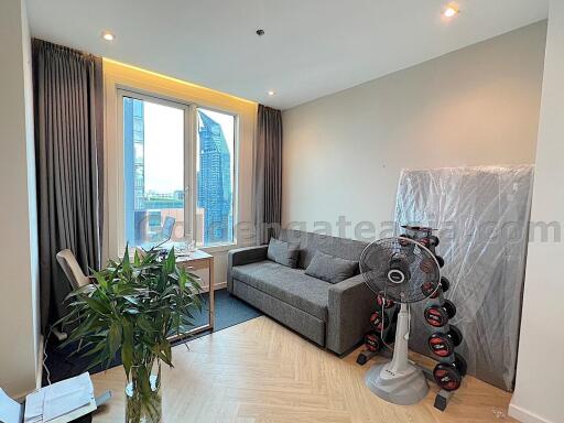 Rarely available 3-Bedrooms condo overlooking park - Phrom Phong