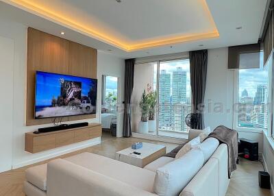 Rarely available 3-Bedrooms condo overlooking park - Phrom Phong