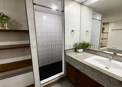 Spacious 3-Bedrooms Apartment to Rent - Phrom Phong