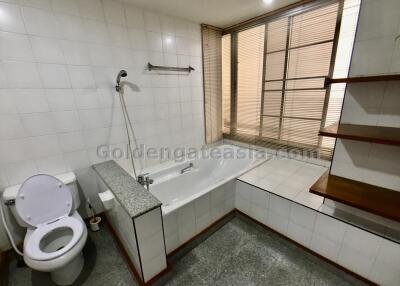 Spacious 3-Bedrooms Apartment to Rent - Phrom Phong