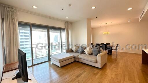 Modern 3-Bedrooms Condo unit just steps away from Phrom Phong BTS
